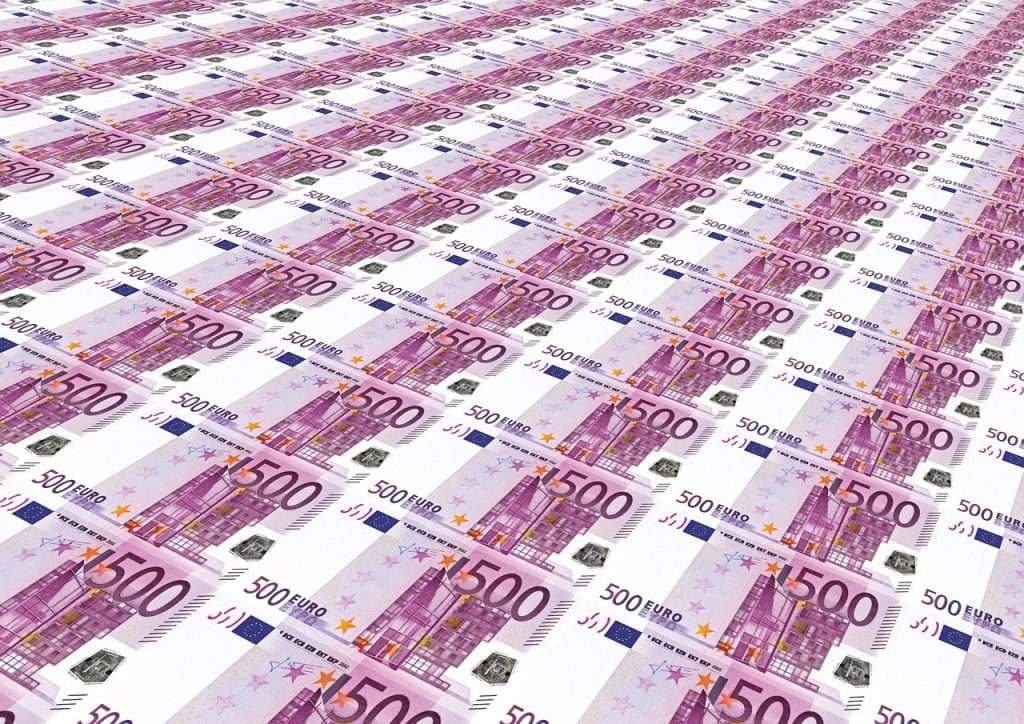 Lagarde Says Her ‘Hunch’ Is That ECB Will Adopt Digital Currency